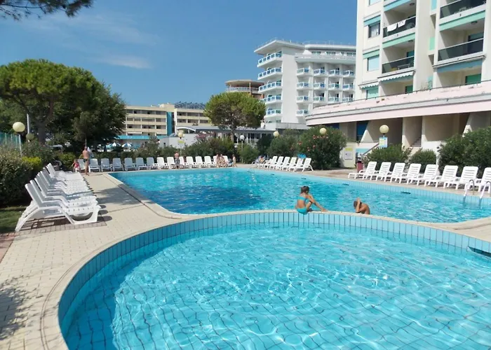 Modern Seafront With Pool And Terrace Bibione