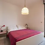 דירה Modern Seafront With Pool And Terrace *