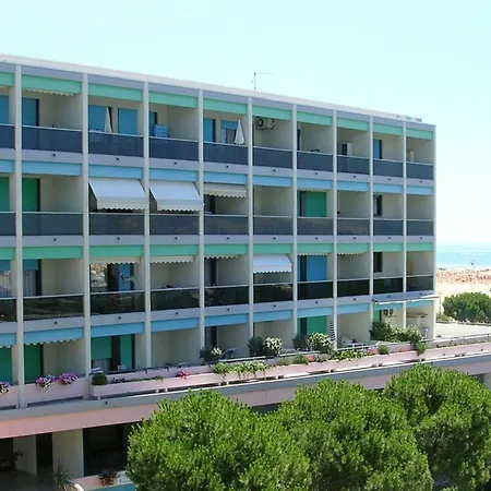 Modern Seafront With Pool And Terrace דירה *