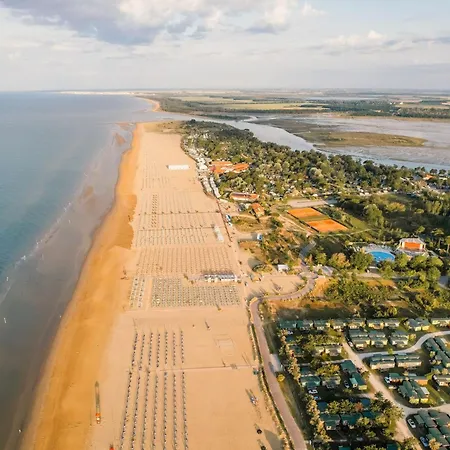 Apartamento Seafront With Pool In Bibione