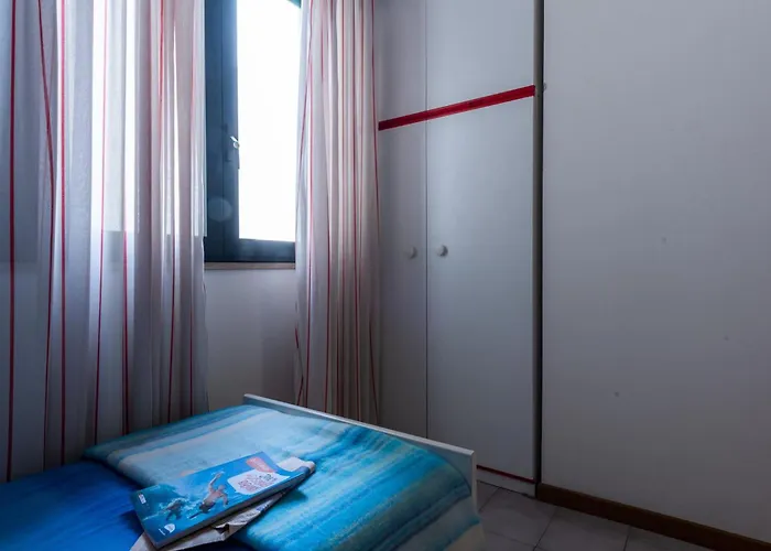 Modern Seafront With Pool And Terrace Апартаменти *