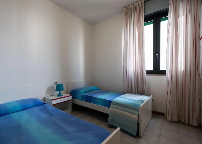 Modern Seafront With Pool And Terrace Апартаменти